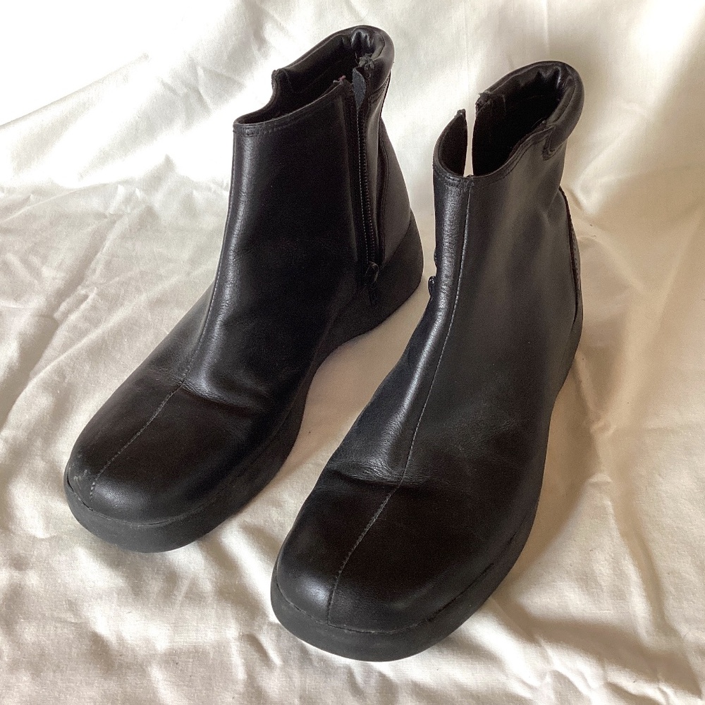 Keds high top zippered comfort shoes size 7.5